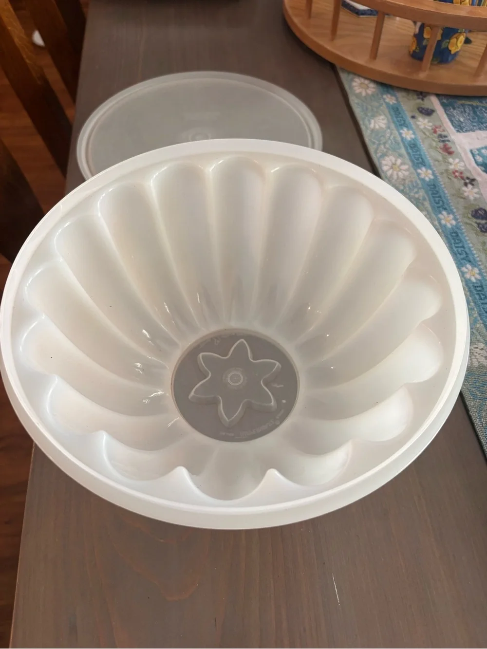 Tupperware White Plastic Round Storage Bowl with Lid